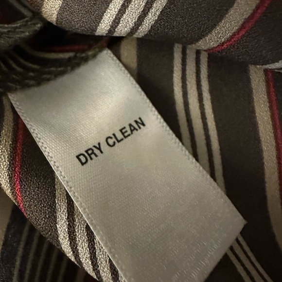 Sleeveless Blouse - Picture 7 of 7